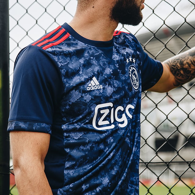 haak sarcoom slachtoffer adidas en Ajax presenteren het nieuwe uitshirt voor 2017-2018