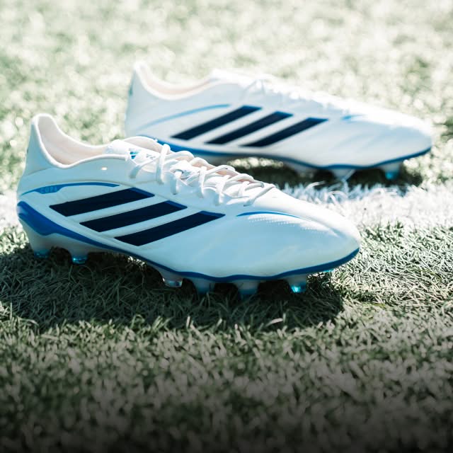 Brede voetbalschoenen