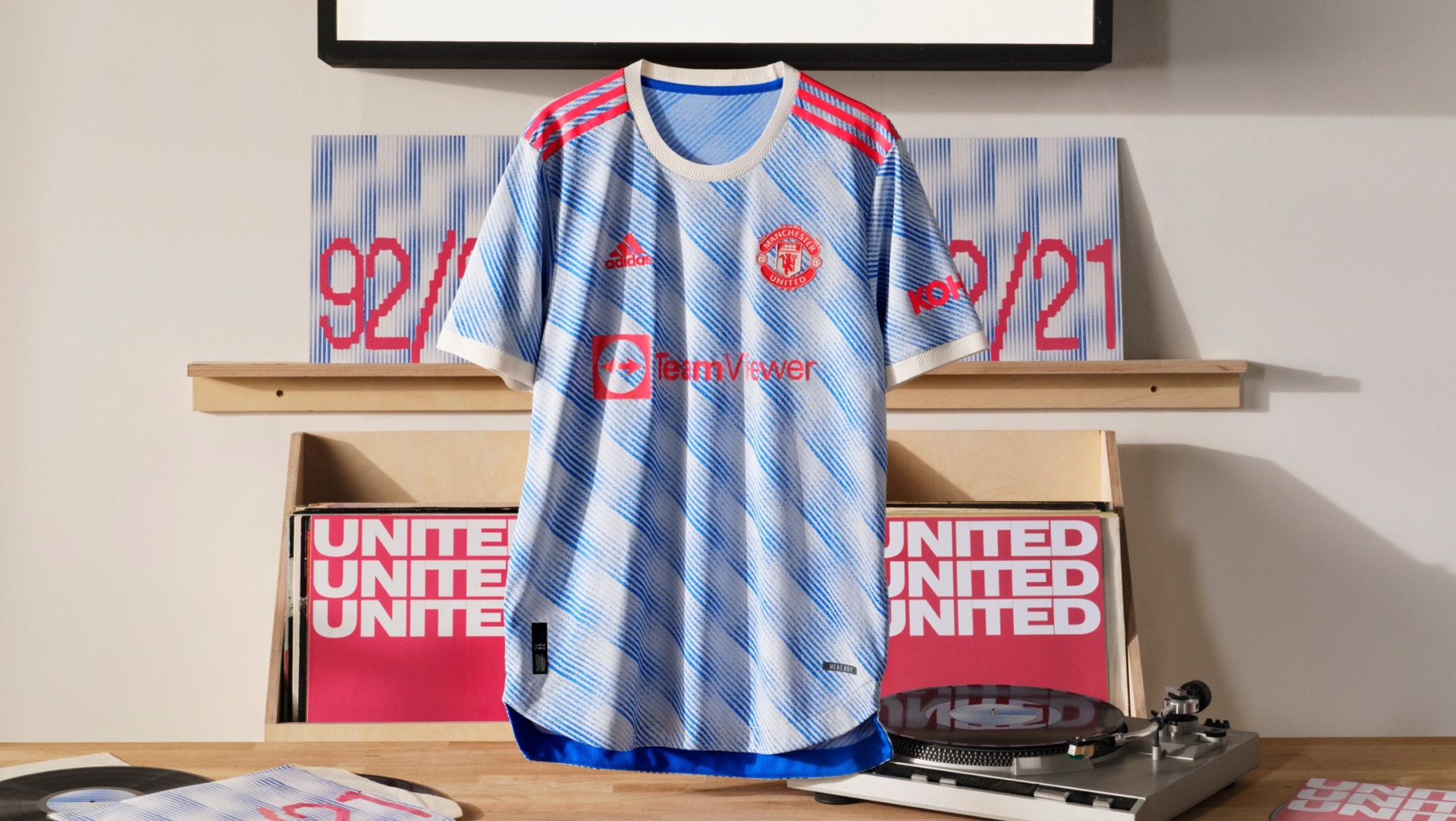 Manchester United dendert door met de lancering van het uitshirt voor 2021-2022