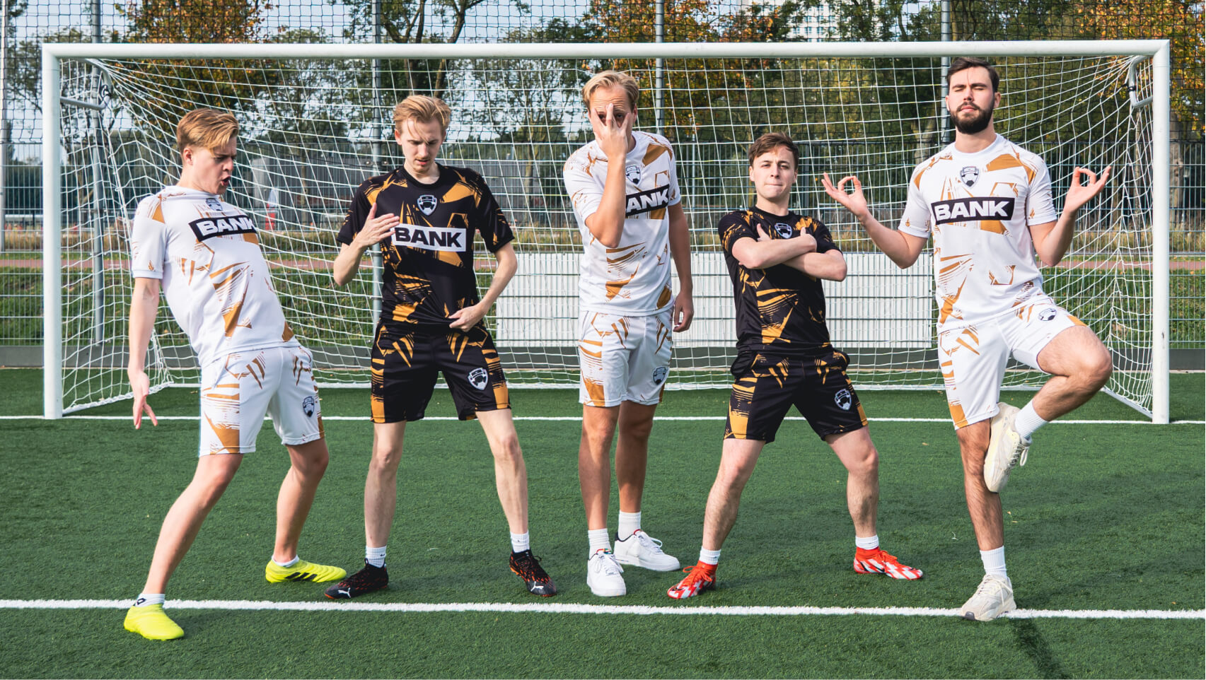 In stijl op de BANK met het FIFA Bankzitters tenue!