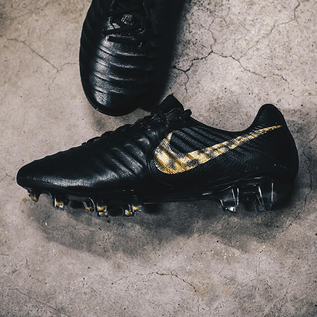 nike tiempo black lux