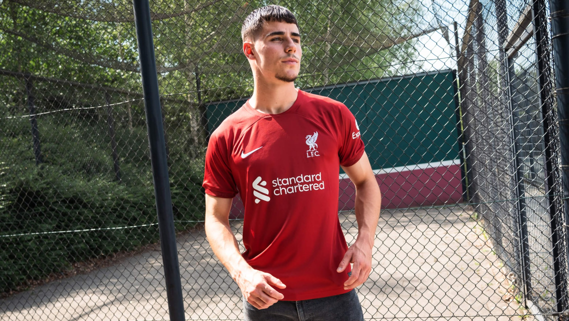 Dit is het nieuwe Liverpool thuisshirt van 2022-2023!