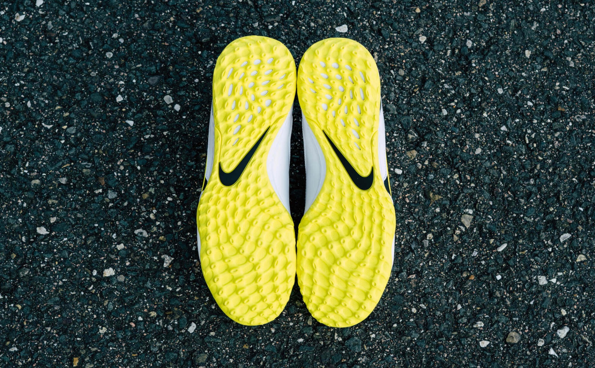Welke voetbalschoenen heb je nodig voor welke ondergrond?