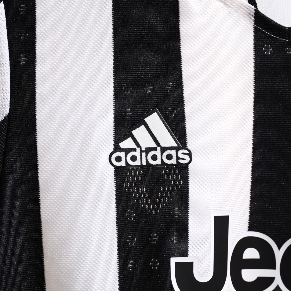 adidas-JuventusHOME-2122-sliderblokjes-640x640-3.jpg
