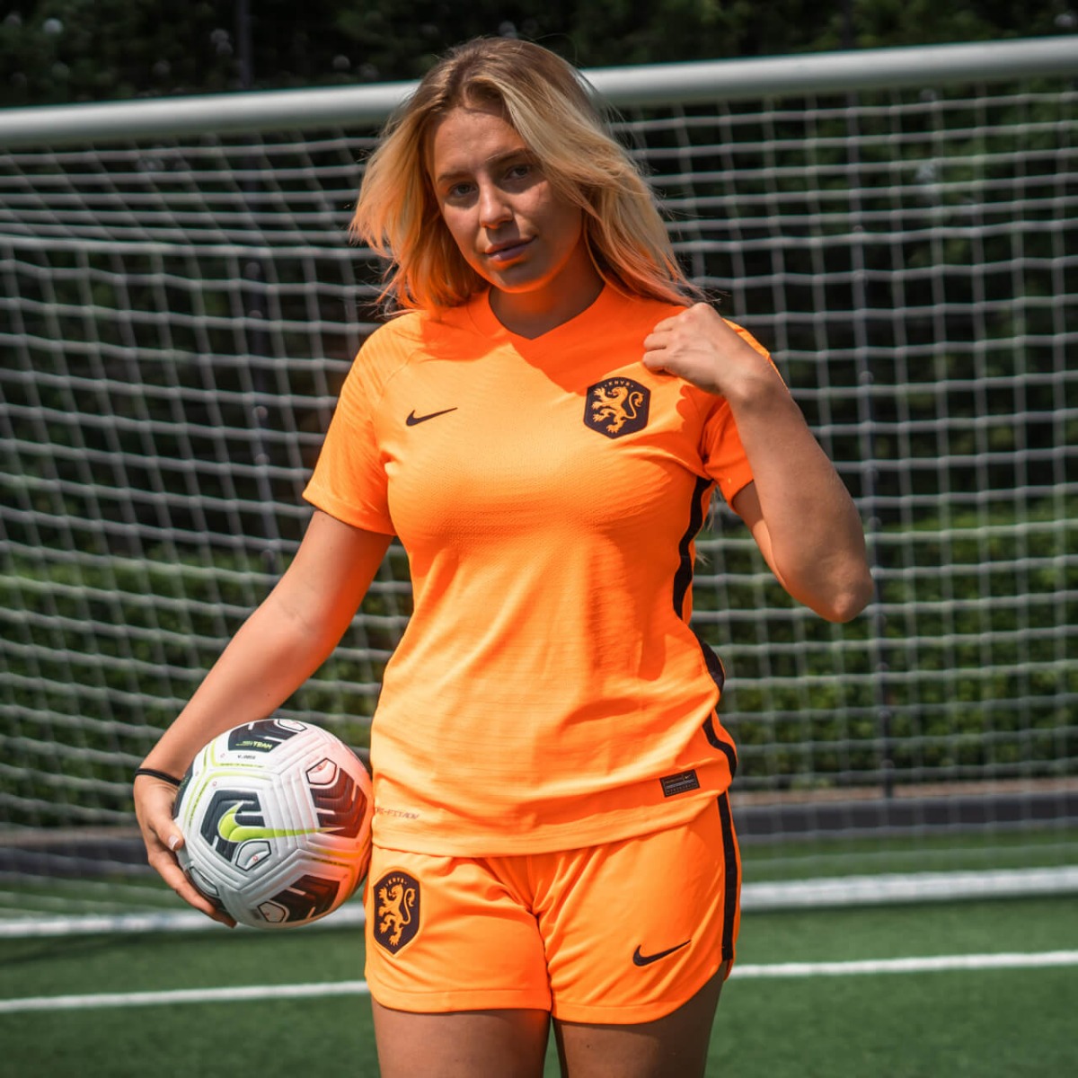 Onvermijdelijk Gewoon hemel Klaar voor het Dames EK 2022, dit zijn de nieuwe shirts van de Oranje  Leeuwinnen!