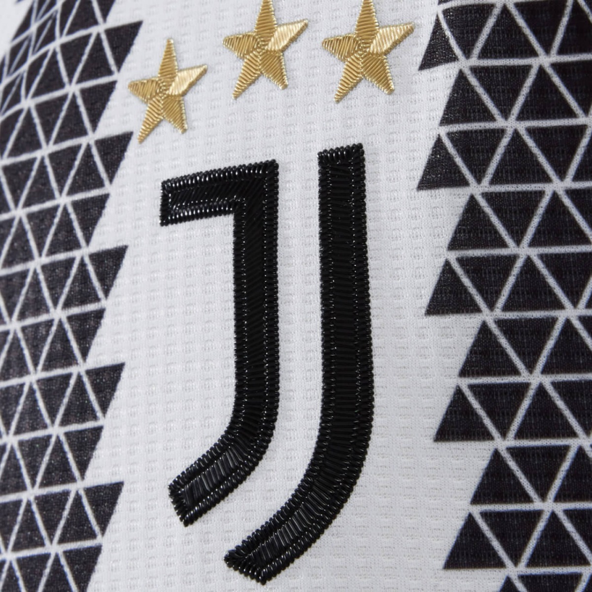 20220525-slider-blokje-adidas-JuventusHome22-23-6.jpg