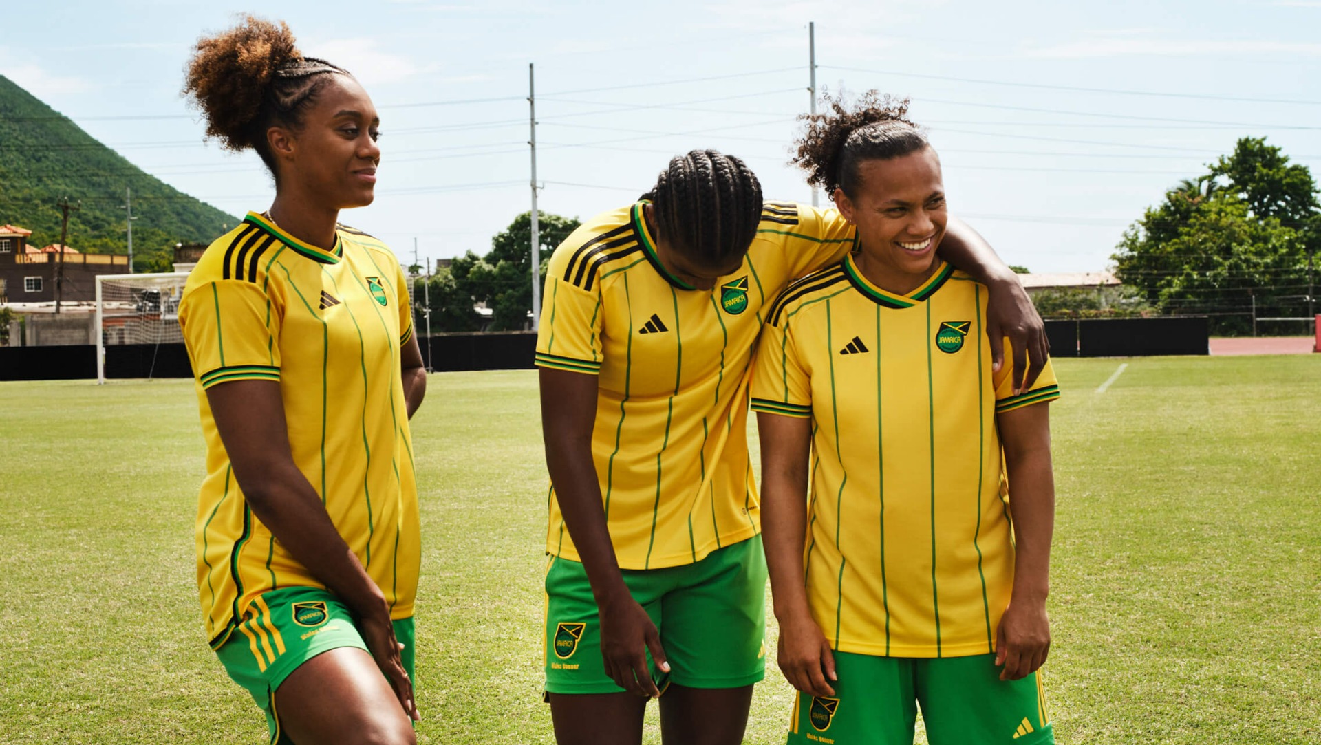 Trots op hun unieke identiteit, dit is de adidas Jamaica collectie 2023-2024 