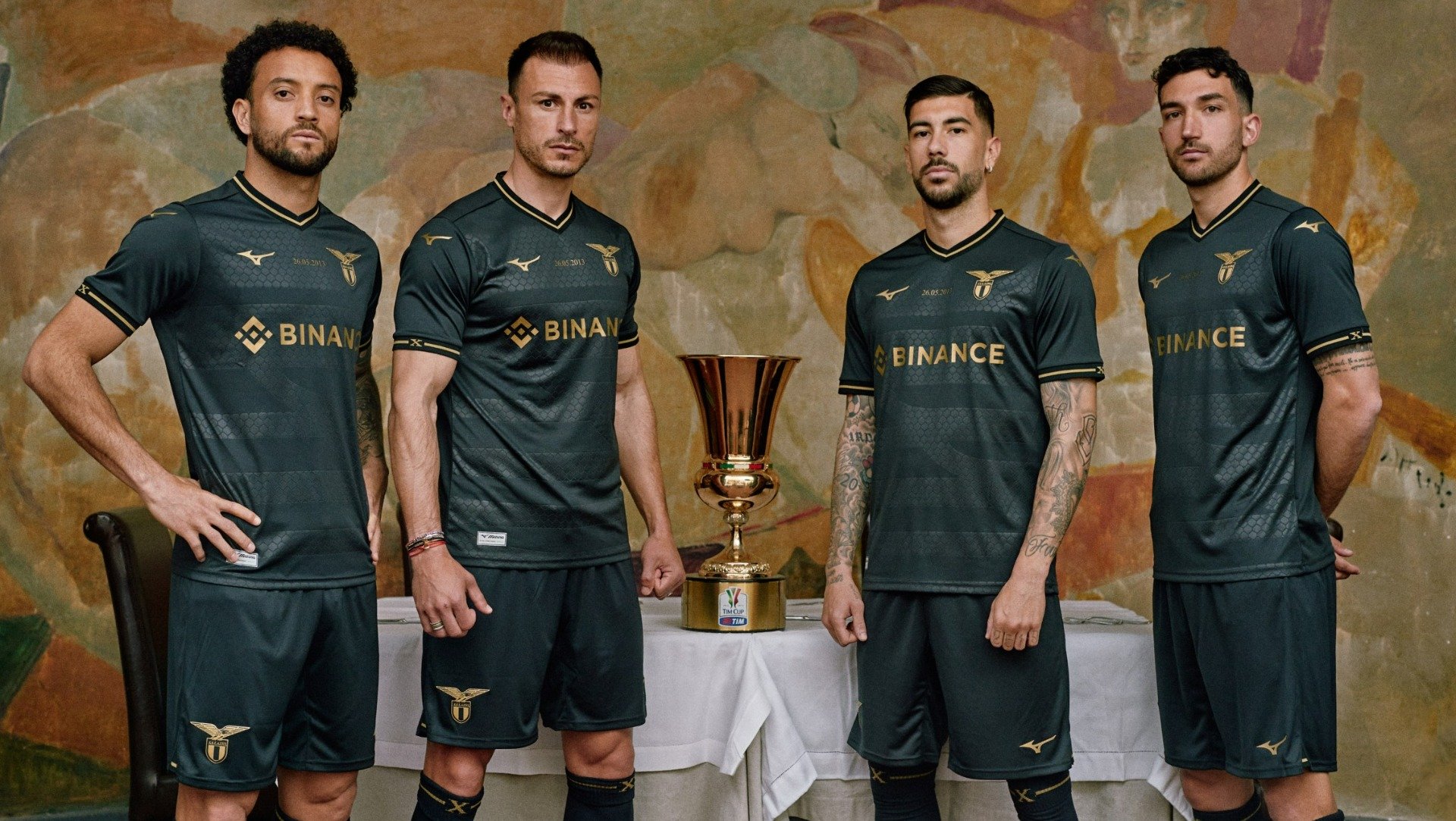 Lazio Roma herbeleeft Coppa Italia bekerwinst in uniek limited edition shirt