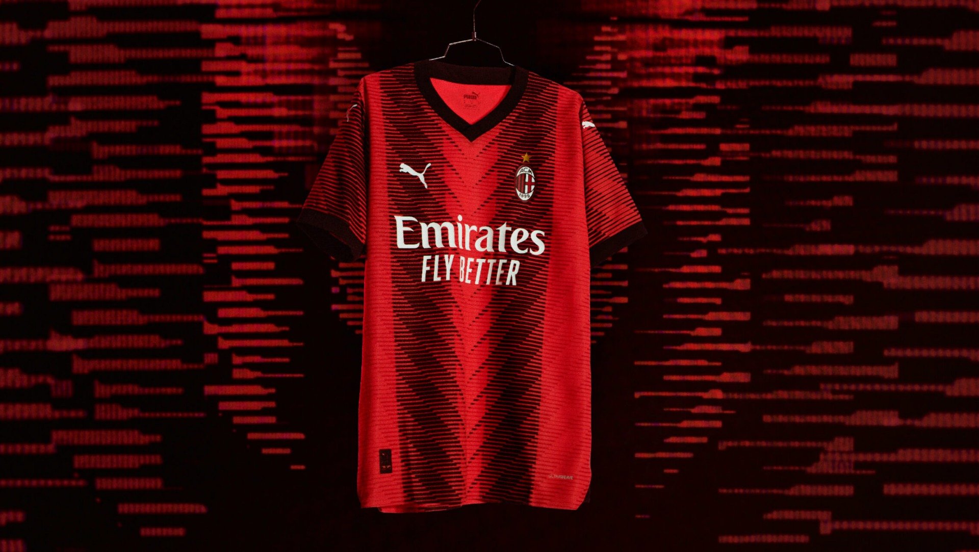 De M voor Milan, de club en de stad staat trots op het PUMA AC Milan thuisshirt 2023-2024