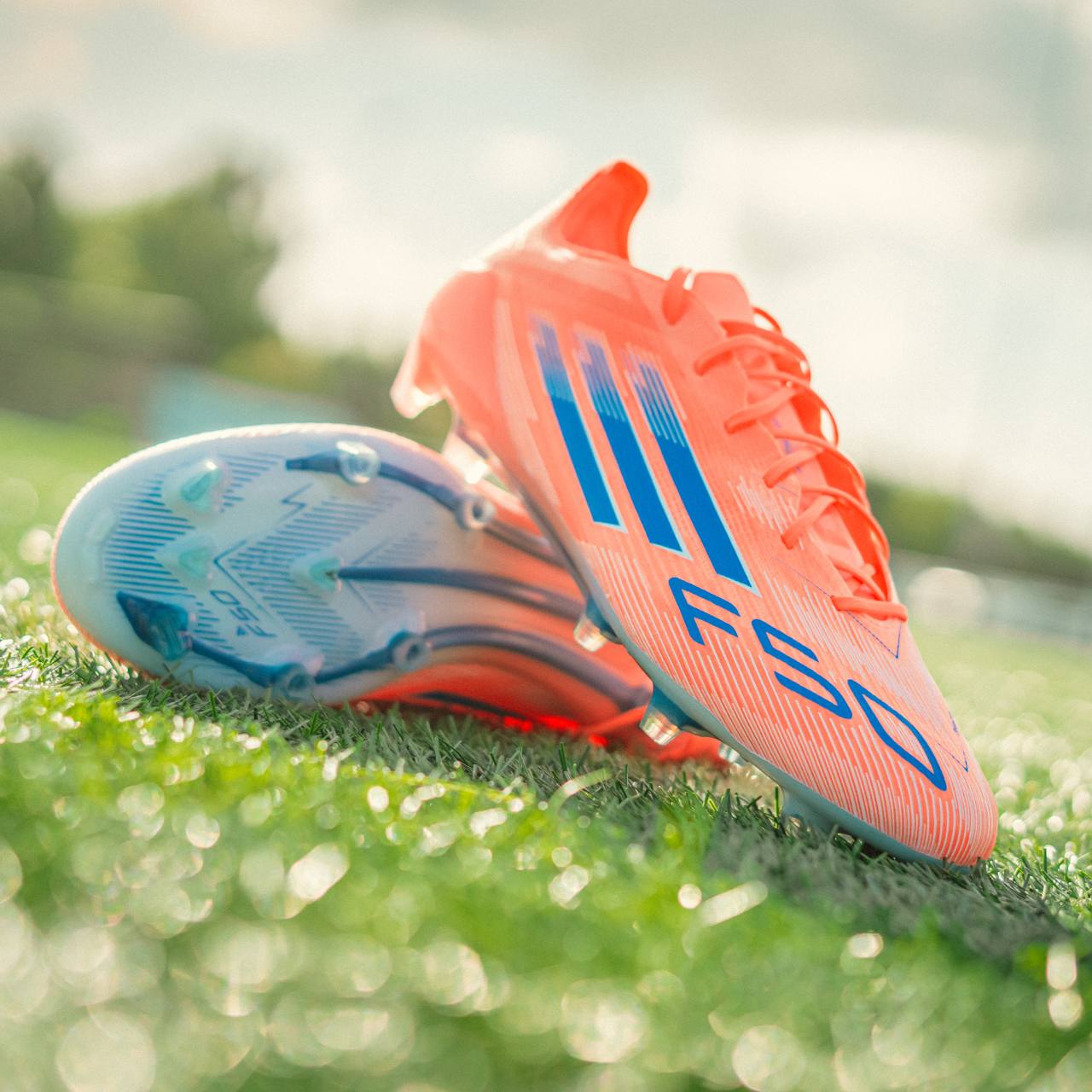 20250923-slider-blokje-adidas-Coral-Blaze-Pack-F50-Veld-01.jpg