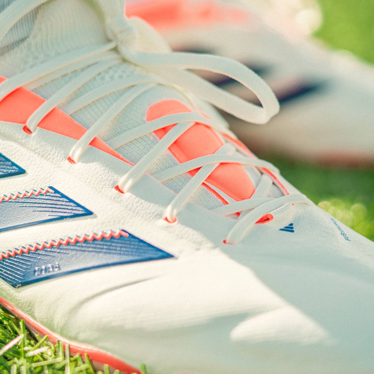 20250923-slider-blokje-adidas-Coral-Blaze-Pack-Copa-Veld-02.jpg