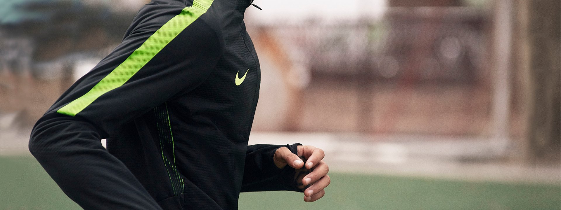Soldaat Dom Kom langs om het te weten Nike Strike trainingscollectie 'Radiation Flare'