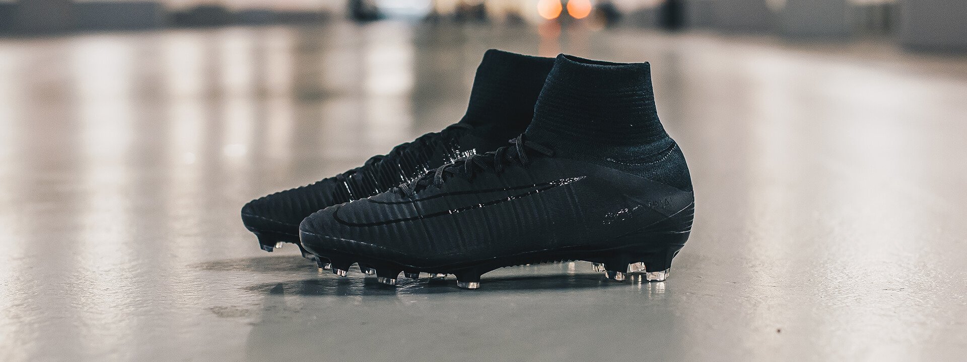 Scoor jouw all-black voetbalschoenen uit de Nike Academy Pack
