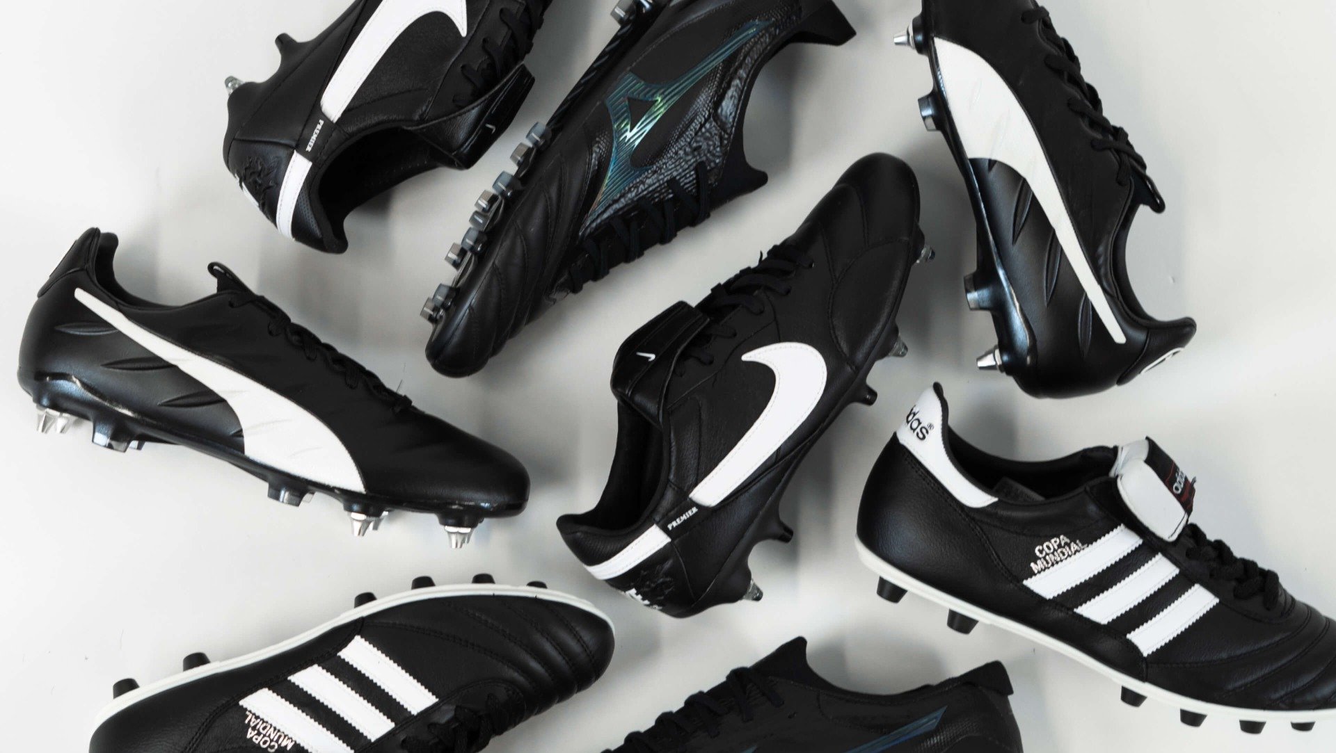 Wat zijn de meest klassieke zwarte voetbalschoenen?