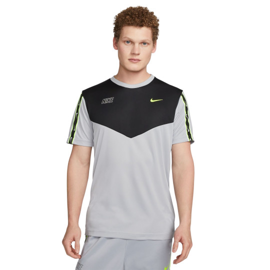 Nike Sportswear Repeat T-Shirt Grijs Zwart Geel