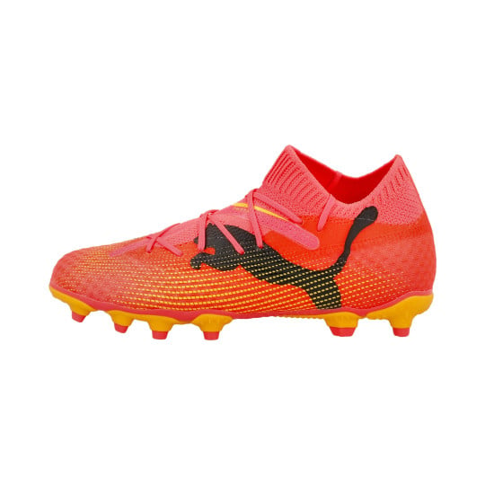 PUMA Future 7 Pro Gazon Naturel Gazon Artificiel Chaussures de Foot (MG) Enfants Rose Noir Orange