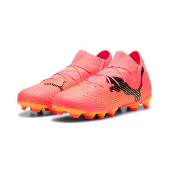 PUMA Future 7 Pro Gazon Naturel Gazon Artificiel Chaussures de Foot (MG) Enfants Rose Noir Orange