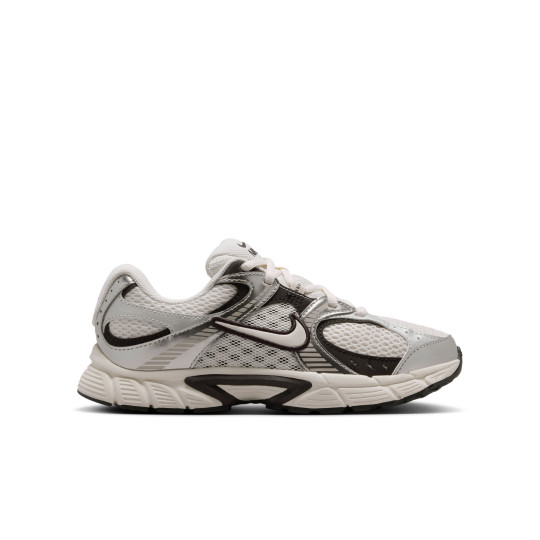 Nike V5 RNR Baskets Enfants Blanc Gris Argenté Noir Bordeaux