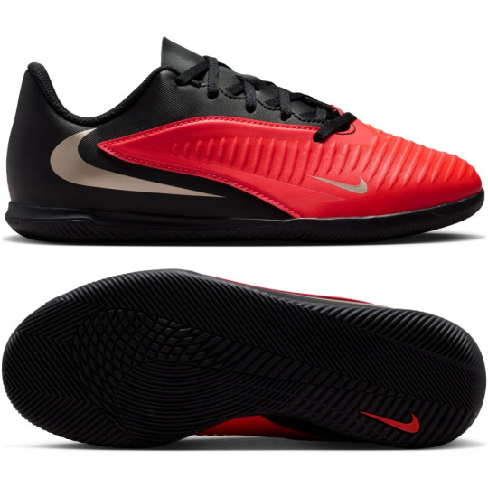 Nike Phantom 6 Low Club Zaalvoetbalschoenen (IN) Kids Zwart Felrood Goud