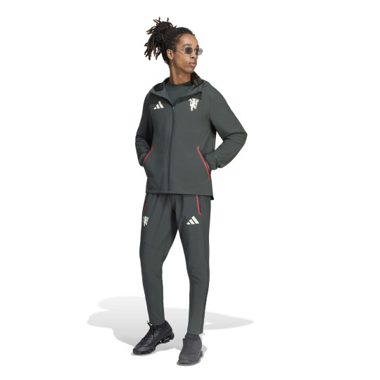 adidas Manchester United Tiro Travel Trainingspak 2026-2027 Donkerolijfgroen Wit Rood