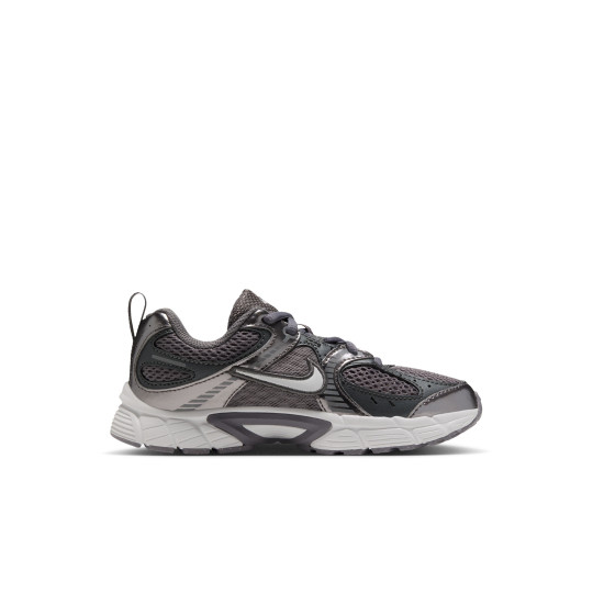 Nike V5 RNR Lace Sneakers Kleuters Grijs Gebroken Wit Iron Grey Metallic Cool Grey