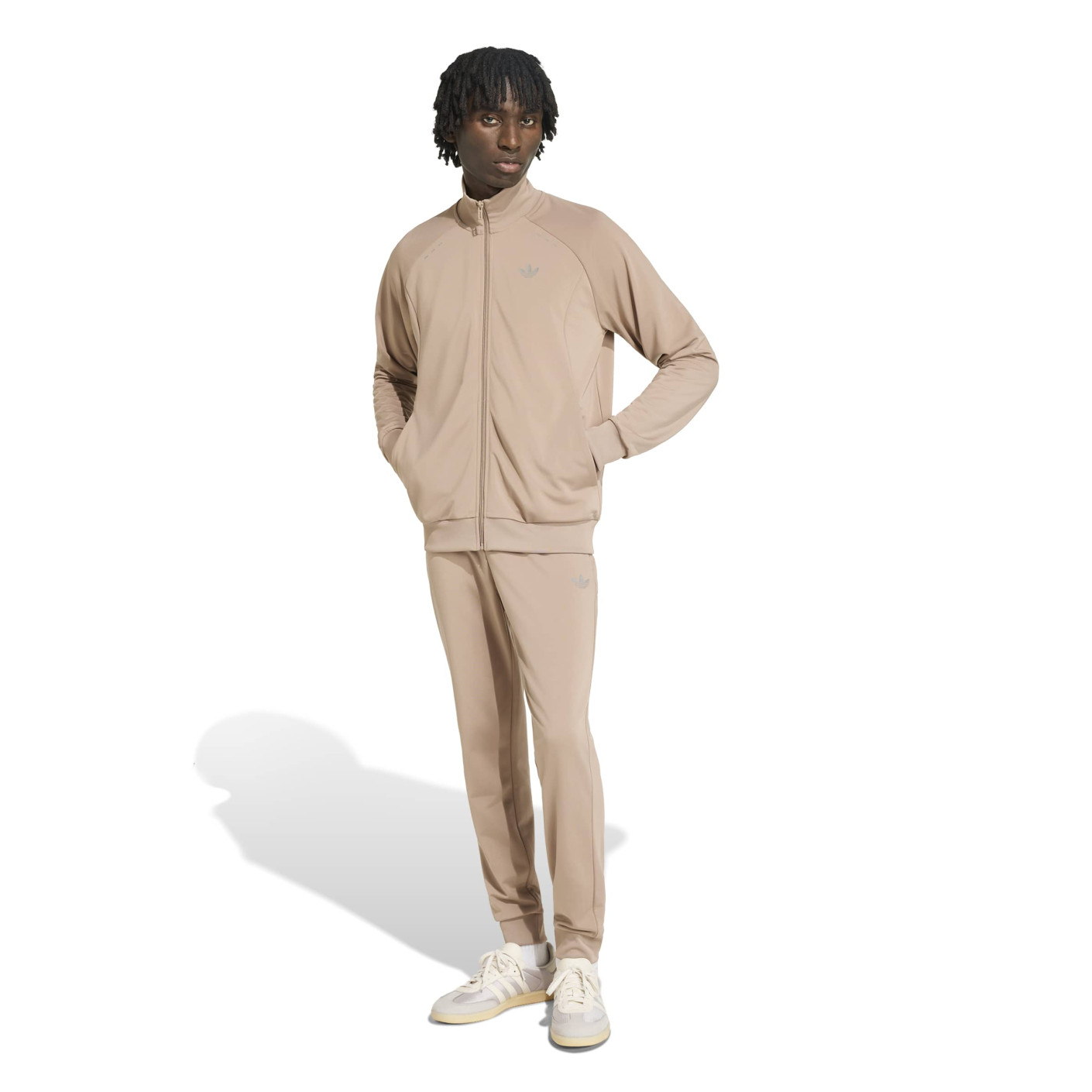 adidas Tech Essential Trainingspak Lichtbruin Zilver