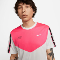 Nike Sportswear Repeat T-Shirt Wit Roze Zwart