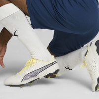 PUMA King Match Gras / Kunstgras Voetbalschoenen (MG) Wit Geel Donkerblauw Zwart