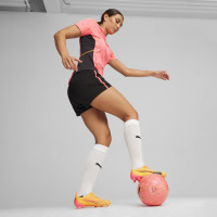 PUMA Ultra Ultimate Gras / Kunstgras Voetbalschoenen (MG) Dames Oranje Zwart Roze