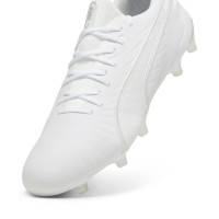 PUMA King Ultimate Gras / Kunstgras Voetbalschoenen (MG) Wit Zilver