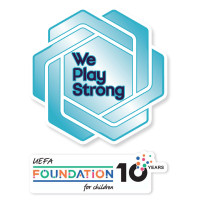 Bedrukking UEFA Womens Euro 2025 en We Play Strong en Foundation Adult Badge