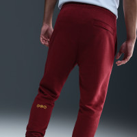 Nike FC Barcelona Club Fleece Joggingbroek 2025-2026 Donkerrood Geel