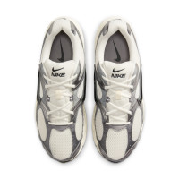 Nike V5 RNR Sneakers Wit Zilvergrijs Zwart