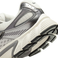 Nike V5 RNR Sneakers Wit Zilvergrijs Zwart
