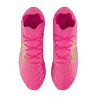 New Balance Tekela V5 Team Low Gras Voetbalschoenen (FG) Felroze Wit Goud