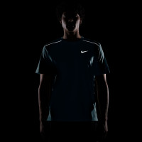 Nike Miler UV Trainingsshirt Grijsgroen Zilver