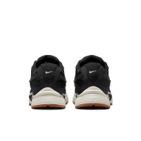 Nike V5 RNR Sneakers Zwart Wit Gum Medium Brown