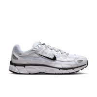Nike P-6000 Sneakers Wit Metallic Silver Zwart