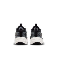 Nike Cosmic Runner Hardloopschoenen Zwart Zilvergrijs Goud