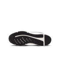 Nike Cosmic Runner Hardloopschoenen Zwart Zilvergrijs Goud