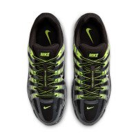 Nike P-6000 Sneakers Zwart Metallic Zilver Neongeel
