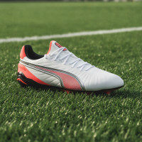 PUMA King Ultimate Gras / Kunstgras Voetbalschoenen (MG) Wit Felrood Zwart