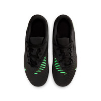 Nike Phantom 6 Low Club Grass/Artificial Grass Football Boots (MG) Kids Black Bright Green