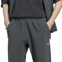 adidas Tech Essential Woven Trainingsbroek Donkergrijs Zilver