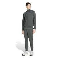 adidas Tech Essential Trainingspak Donkergroen Grijs