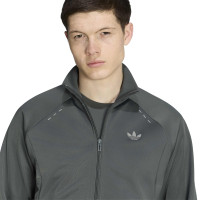 adidas Tech Essential Trainingspak Donkergroen Grijs