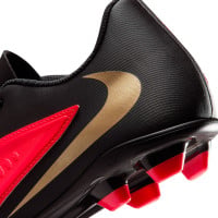 Nike Phantom 6 Low Club Gras / Kunstgras Voetbalschoenen (MG) Zwart Felrood Goud