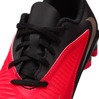 Nike Phantom 6 Low Club Gras / Kunstgras Voetbalschoenen (MG) Peuters/Kleuters Zwart Felrood Goud