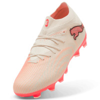 PUMA Future 9 Pro Gras / Kunstgras Voetbalschoenen (MG) Kids Gebroken Wit Zwart Roze