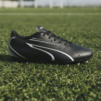 PUMA Vitoria Gras / Kunstgras Voetbalschoenen (MG) Zwart Wit